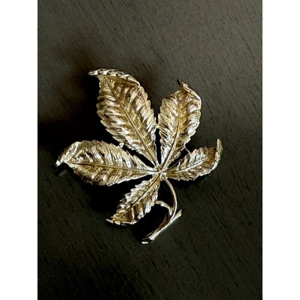 Vintage CORO signed chestnut leaf gold tone fall jewelry classic brooch